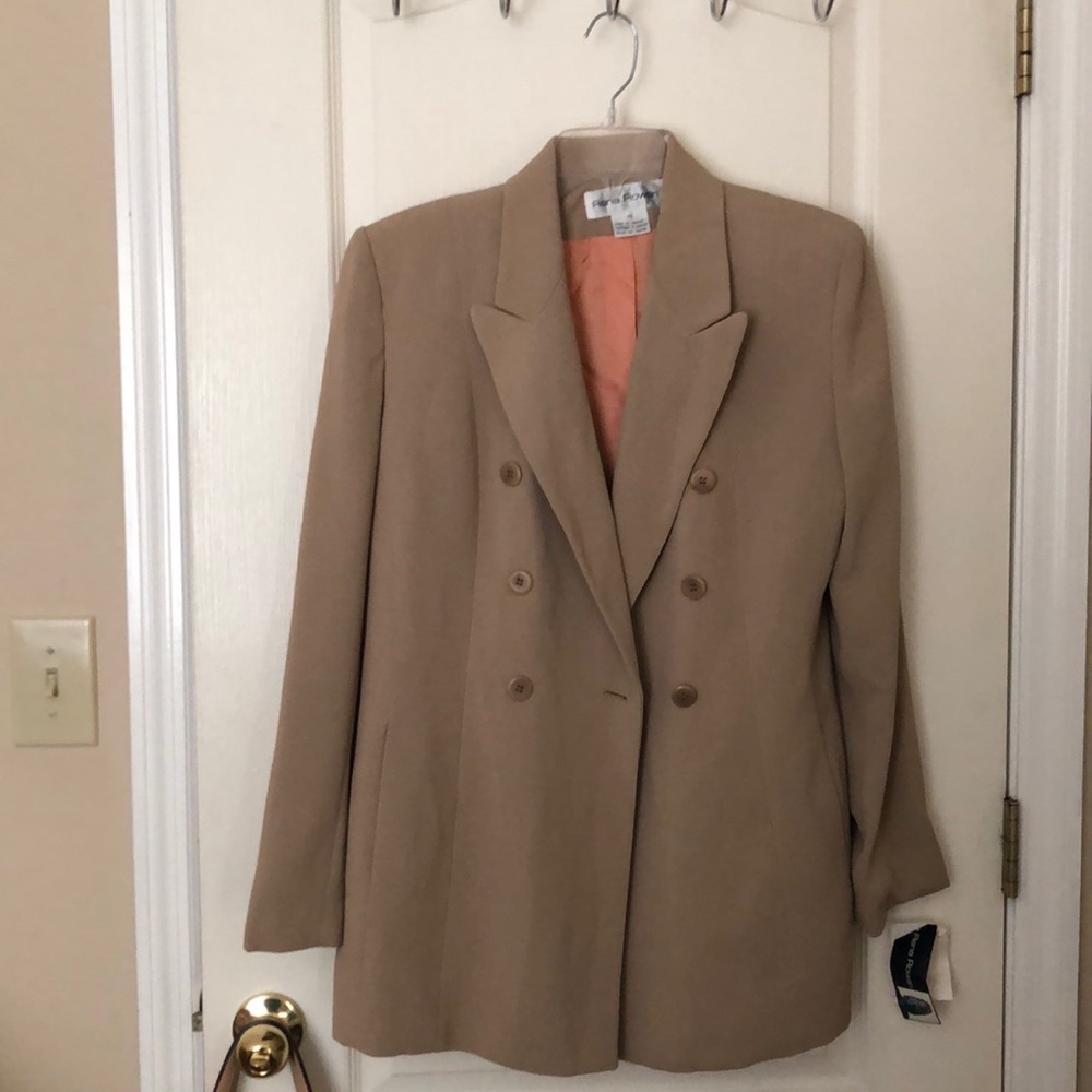 Rena Rowen beige blazer 🧥